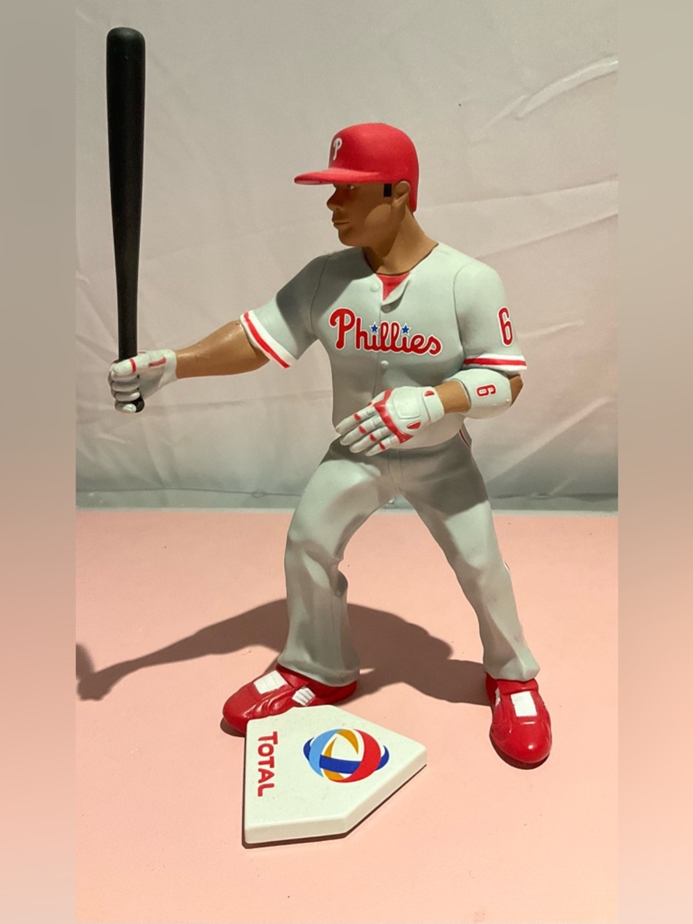 RYAN HOWARD PHILADELPHIA PHILLIES VINTAGE 2011 FIGURINE STATUE in box